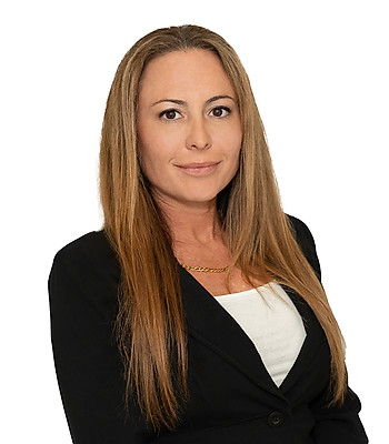 Portrait of Rebecka Calhoon, REALTOR®.